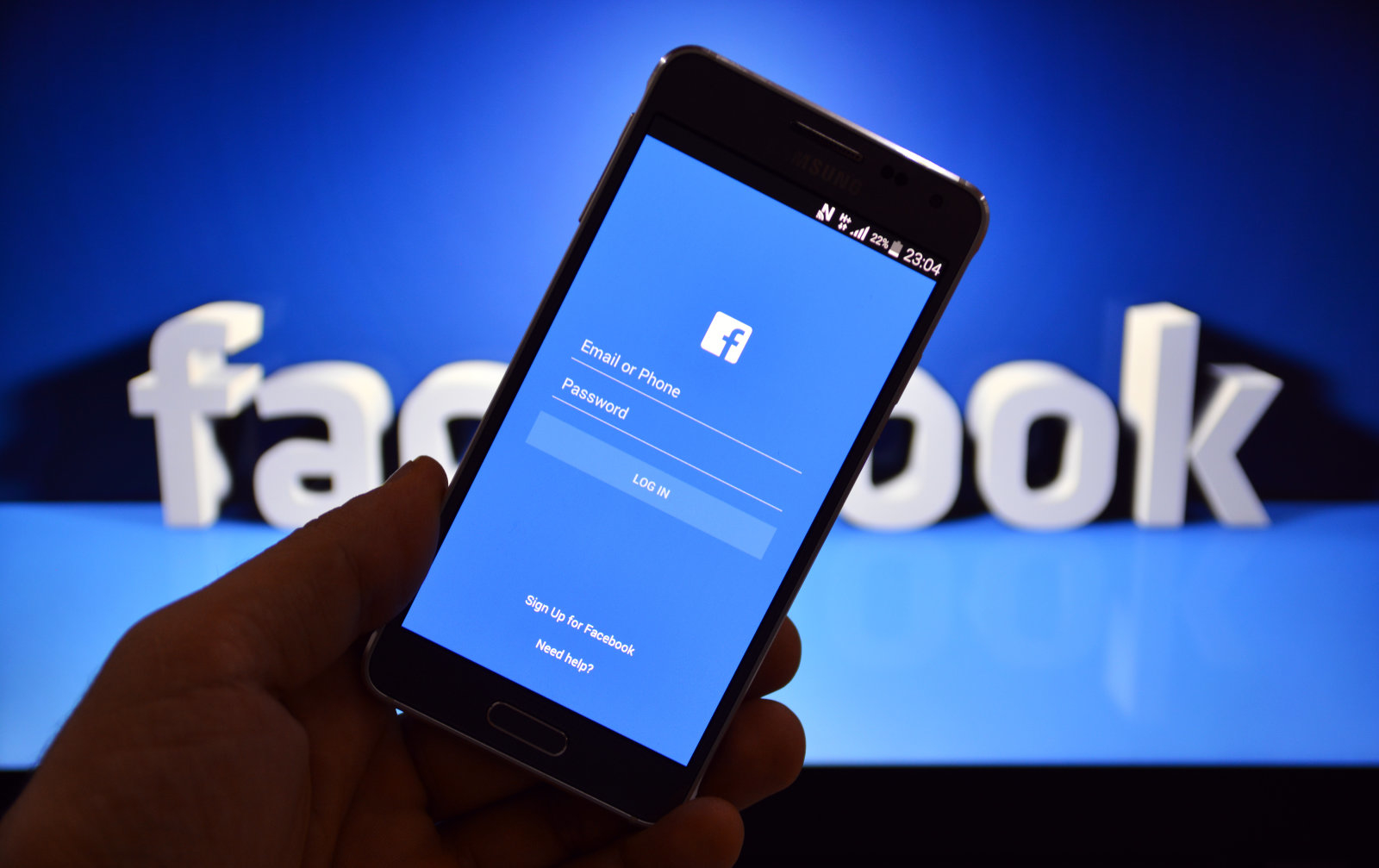 Реклама формата mid-roll в Facebook